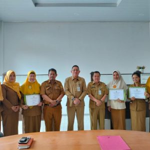 PEMBERIAN PENGHARGAAN KEPADA ASN, NON ASN & ESELON IV TELADAN TAHUN 2022
